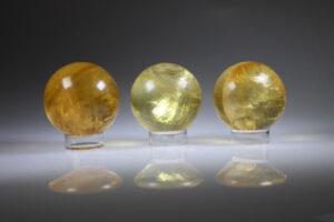 calsiet goud geel bollen