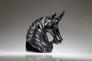 carving 1hoorn obsidiaan